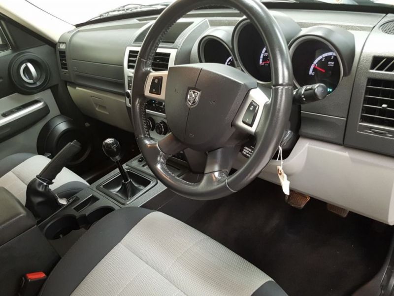 2009 Dodge Nitro 2.8 SXT TD 5d image 7