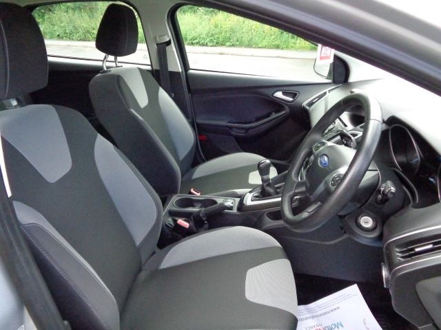 2013 Ford Focus 1.6 Zetec 5d image 9