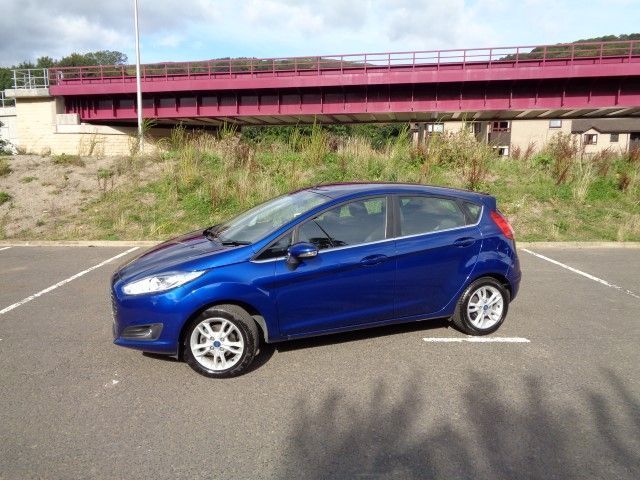 2014 Ford Fiesta 1.2 Zetec 5d image 2