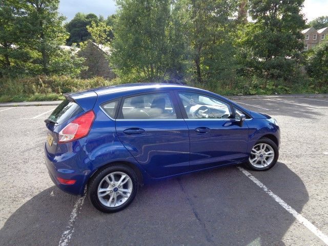 2014 Ford Fiesta 1.2 Zetec 5d image 4