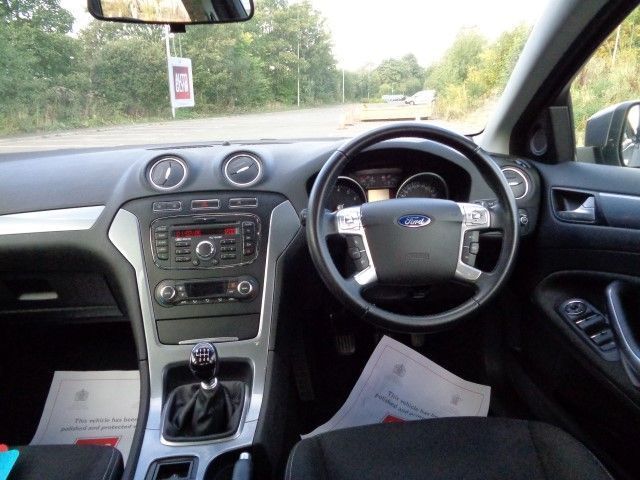 2011 Ford Mondeo 1.6 Zetec 5d image 8