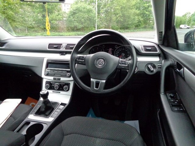 2012 Volkswagen Passat 1.6 S TDI 4d image 8