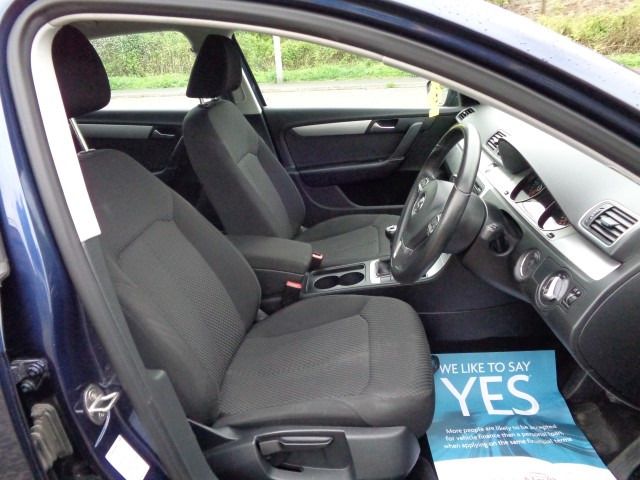 2012 Volkswagen Passat 1.6 S TDI 4d image 9