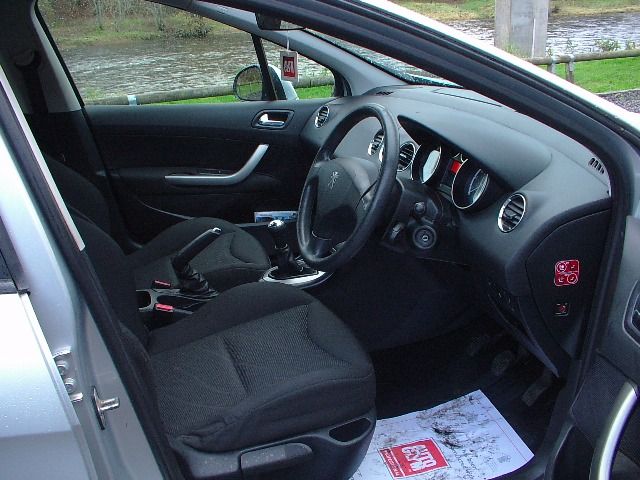 2008 Peugeot 308 1.4 S 5d image 8