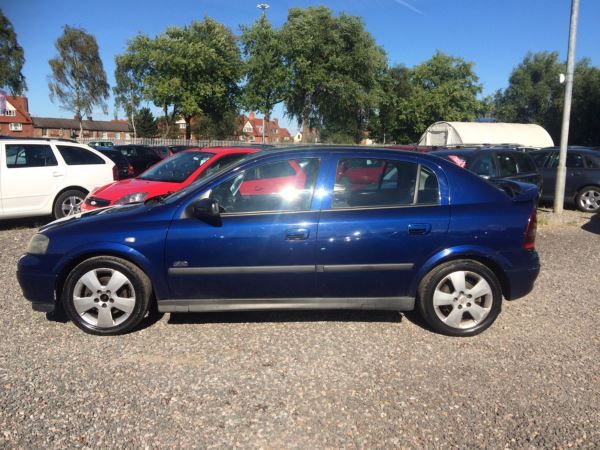 2004 Vauxhall Astra 1.8i 16V SRi 5dr image 4