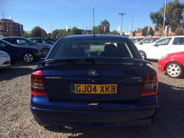 2004 Vauxhall Astra 1.8i 16V SRi 5dr image 5