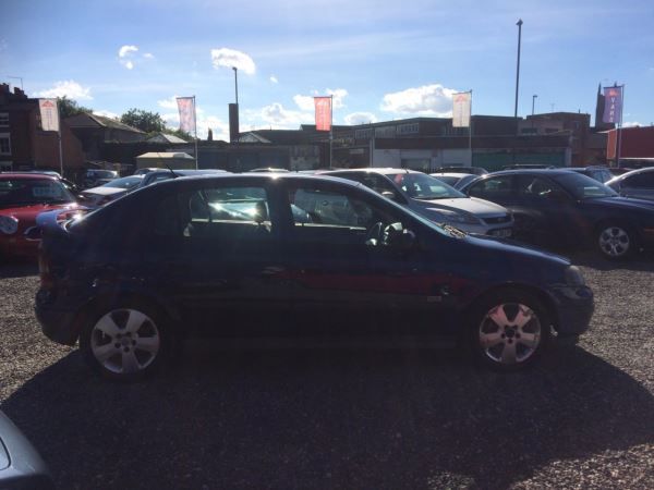 2004 Vauxhall Astra 1.8i 16V SRi 5dr image 6