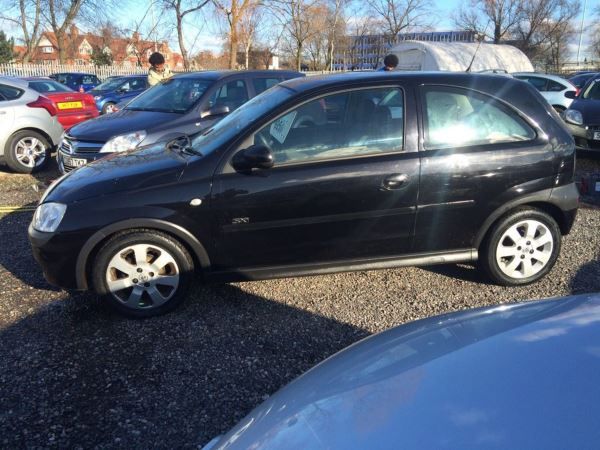 2003 Vauxhall Corsa 1.2i 16V SXi image 3