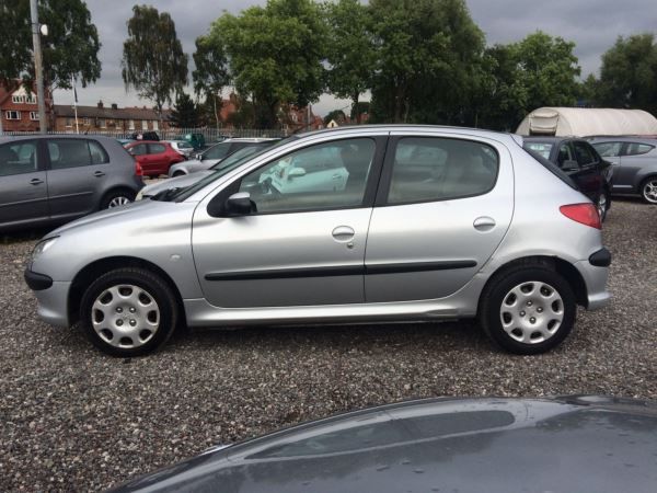 2004 Peugeot 206 1.1 S image 4