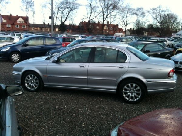 2002 Jaguar X-Type 2.5 V6 SE image 2