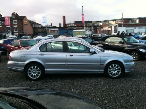 2002 Jaguar X-Type 2.5 V6 SE image 3