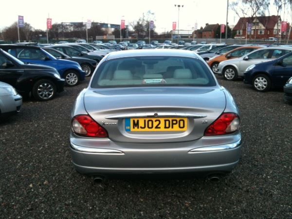 2002 Jaguar X-Type 2.5 V6 SE image 4