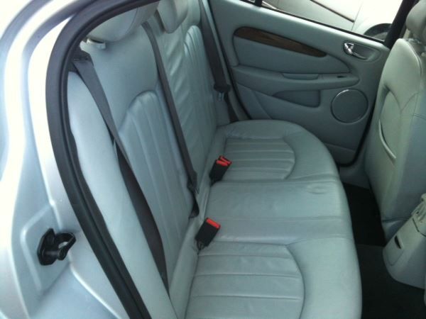 2002 Jaguar X-Type 2.5 V6 SE image 7