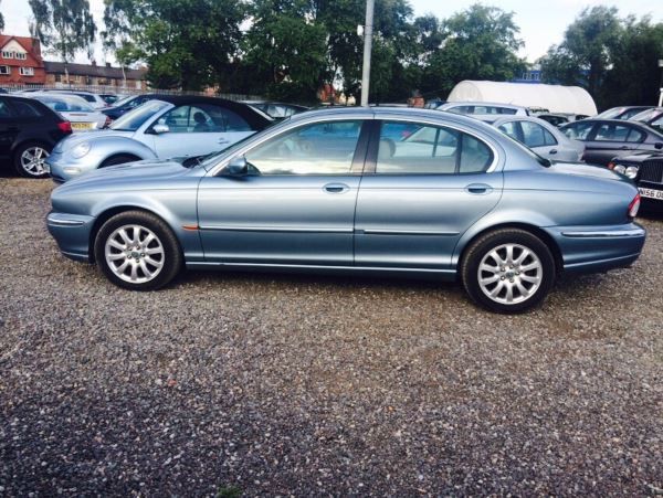 2002 Jaguar X-Type 2.5 V6 SE image 4