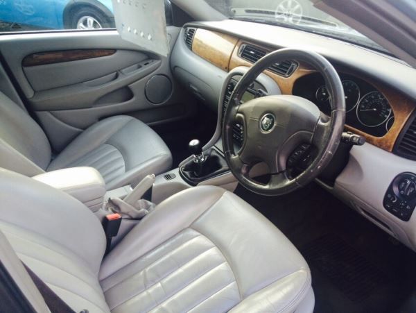 2002 Jaguar X-Type 2.5 V6 SE image 8