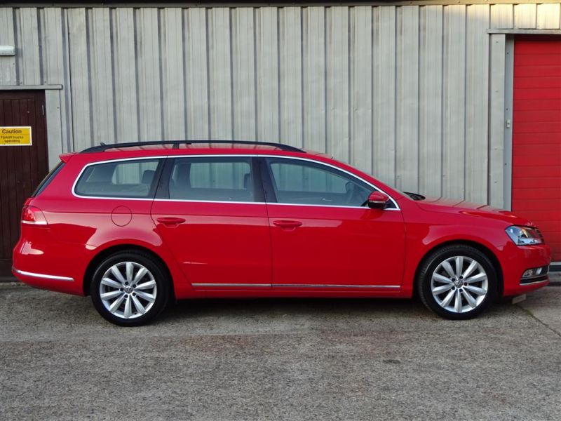 2013 (13) Volkswagen Passat 2.0 TDi Highline Estate image 2