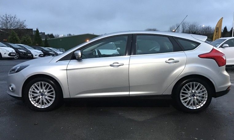 2012 Ford Focus 1.6 Ti-VCT Zetec 5dr image 3