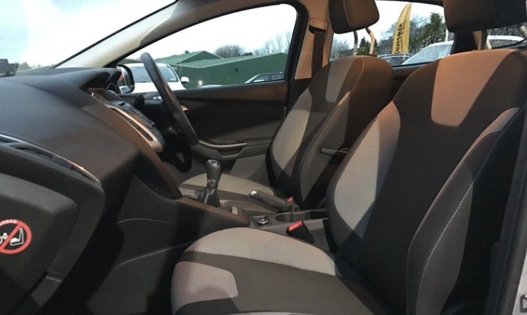 2012 Ford Focus 1.6 Ti-VCT Zetec 5dr image 7