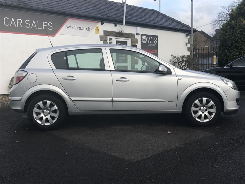 2005 Vauxhall Astra 1.6 i 16v 5dr image 2