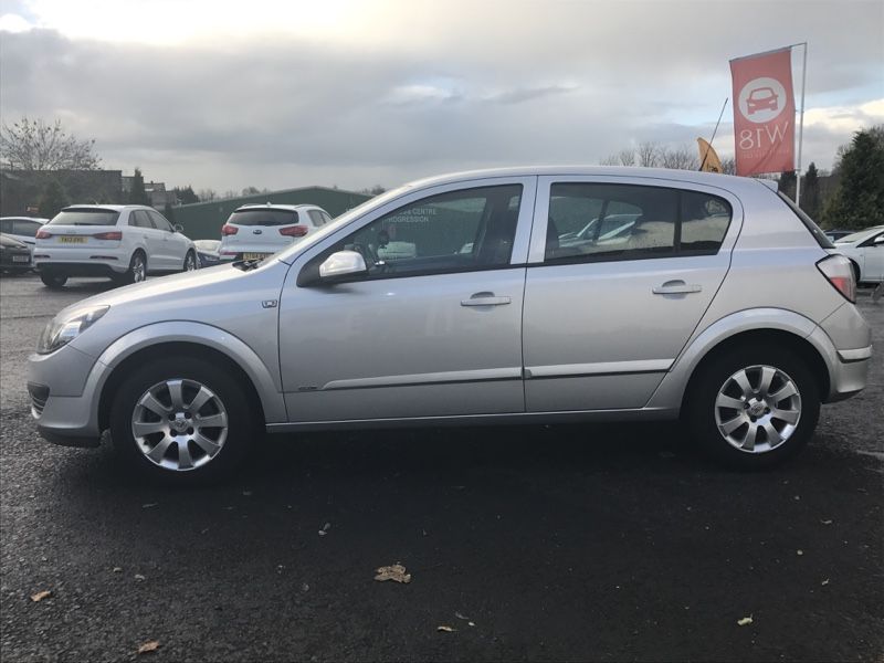 2005 Vauxhall Astra 1.6 i 16v 5dr image 4