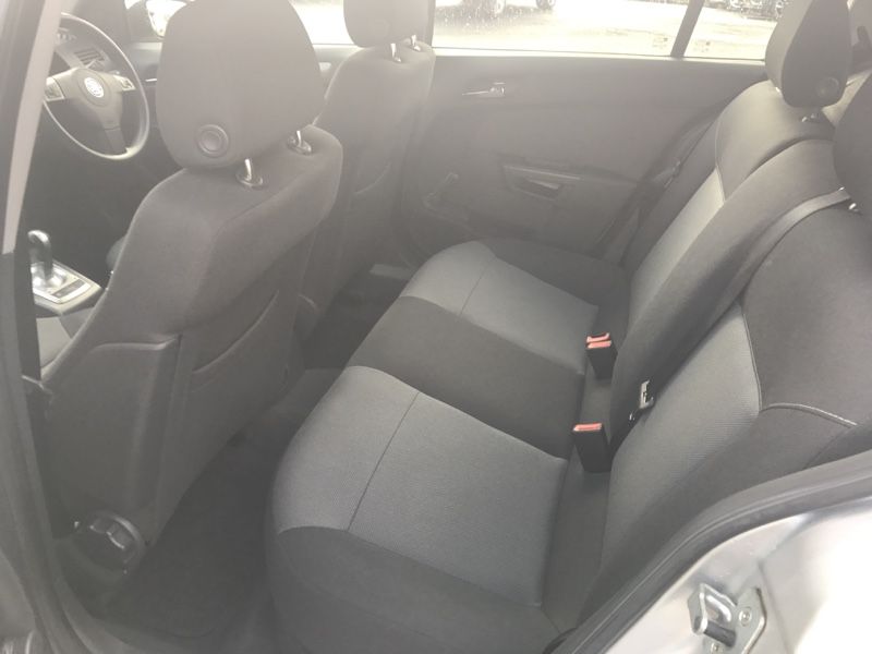 2005 Vauxhall Astra 1.6 i 16v 5dr image 8