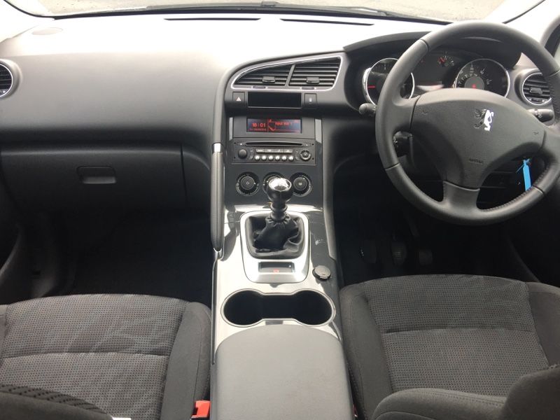 2013 Peugeot 3008 1.6 HDi FAP Active 5dr image 9