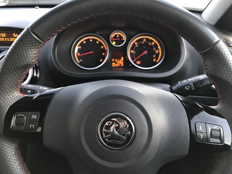 2011 Vauxhall Corsa 1.4 i 16v SRi 3dr image 10