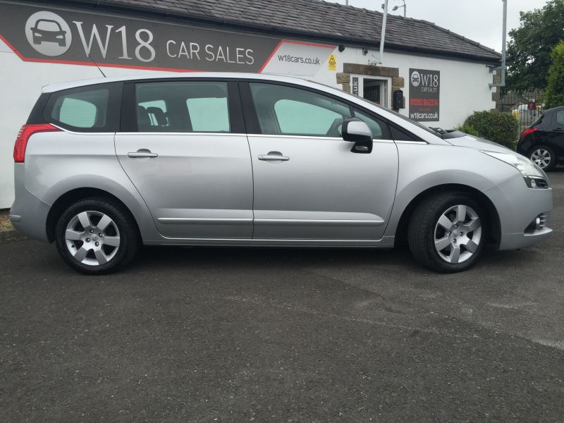 2010 Peugeot 5008 1.6 HDi FAP Sport 5dr image 2