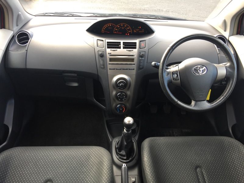 2010 Toyota Yaris 1.33 VVT-i TR 5dr image 9
