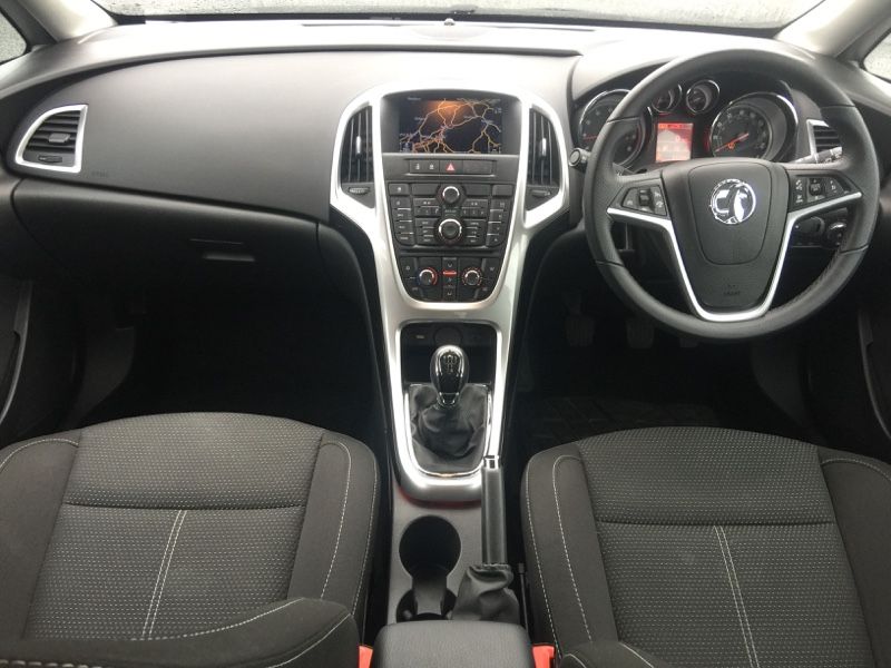 2014 Vauxhall Astra 1.6 i VVT 16v GT 5dr image 9