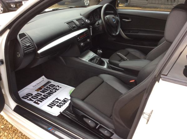 2011 BMW 1 Series 118d M Sport 2dr image 6