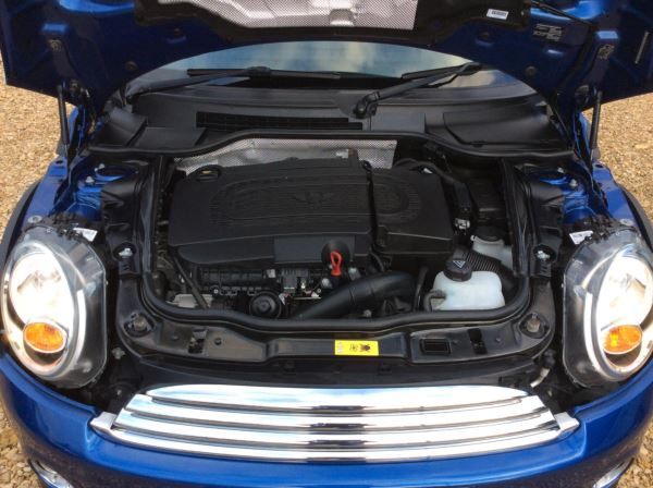 2012 MINI Hatchback 2.0 Cooper D 3dr image 9
