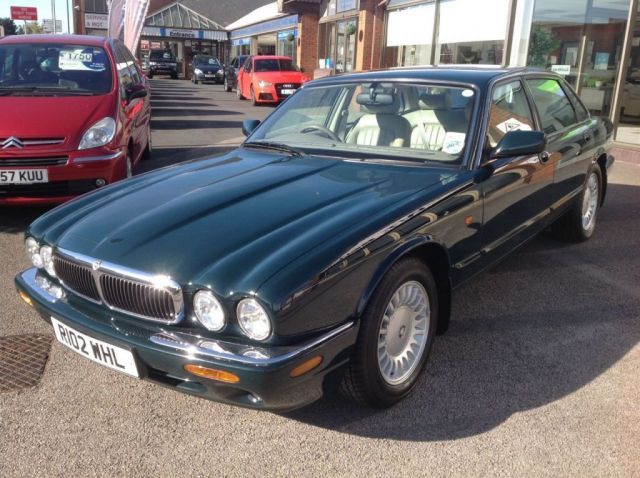 1998 Jaguar XJ 3.2 Sovereign V8 4d image 2