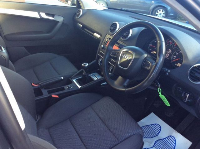 2010 AUDI A3 1.6 TDI Sport 5d image 7