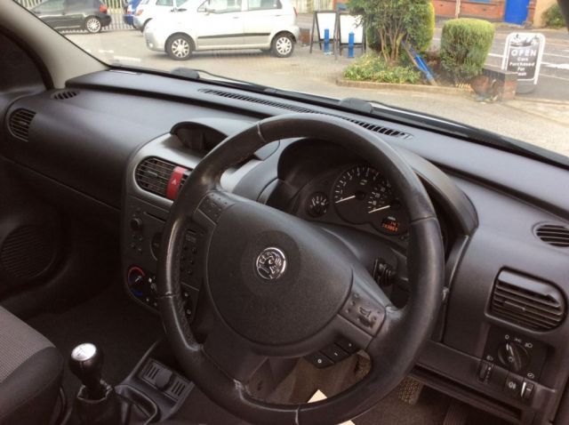 2004 Vauxhall Corsa 1.2 3d image 5