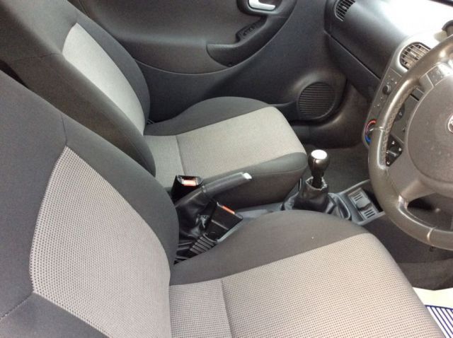 2004 Vauxhall Corsa 1.2 3d image 6