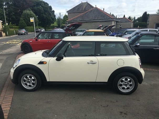 2013 Mini Hatch First 1.6 3d image 1