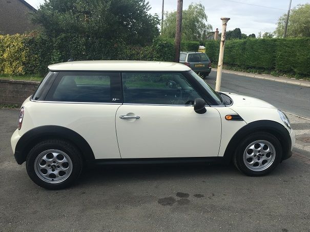 2013 Mini Hatch First 1.6 3d image 2