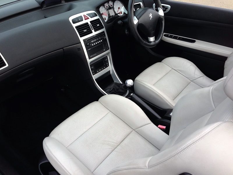 2007 Peugeot 307 CC 2.0 Sport image 10