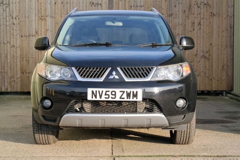 2010 Mitsubishi Outlander SE DI-D image 2