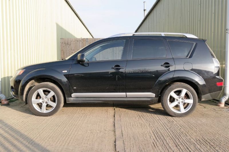 2010 Mitsubishi Outlander SE DI-D image 3