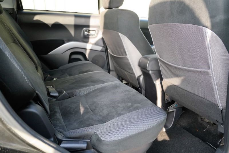 2010 Mitsubishi Outlander SE DI-D image 6