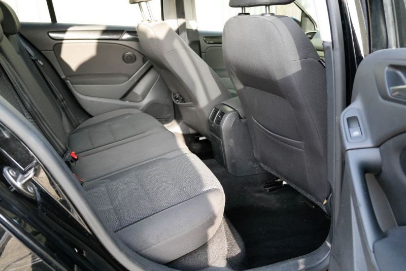 2010 VW Golf Bluemotion SE TDI image 7