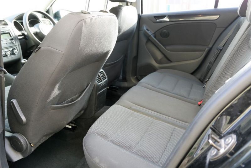 2010 VW Golf Bluemotion SE TDI image 8