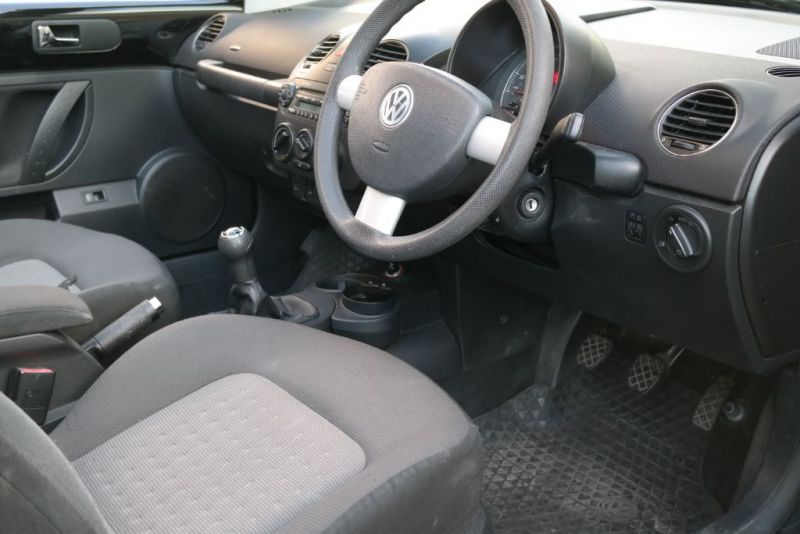 2006 VW Beetle LUNA 8V image 6
