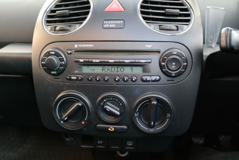 2006 VW Beetle LUNA 8V image 8