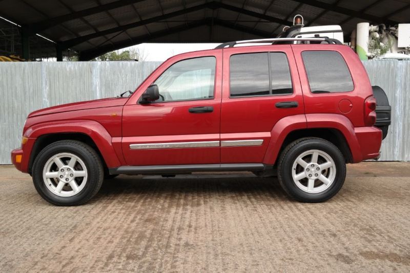 2006 Jeep Cherokee CRD image 3