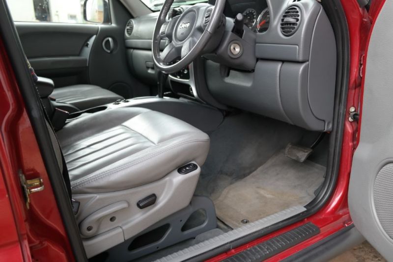 2006 Jeep Cherokee CRD image 7