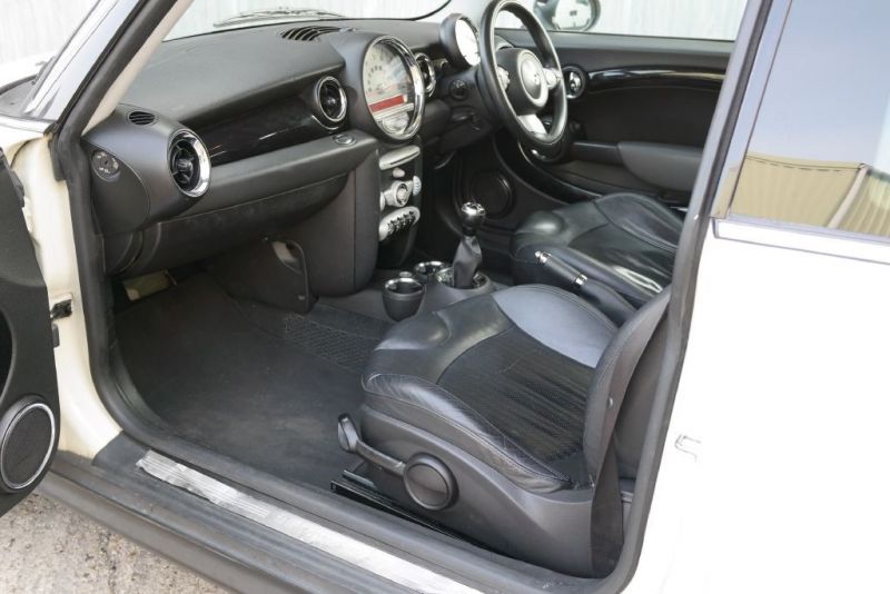 2008 MINI Hatch Cooper image 7