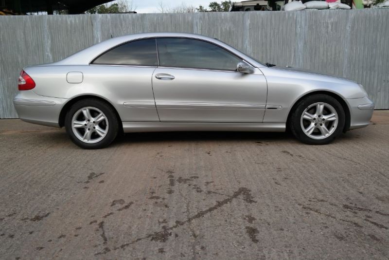 2005 Mercedes CLK320 Avantgarde image 3